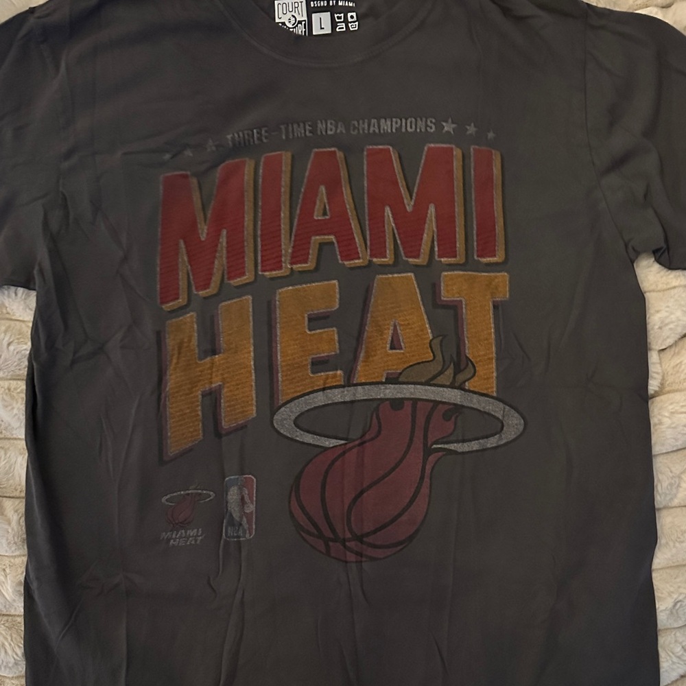 Court Culture Miami Heat Graphic T-Shirt size Large Miami Heat NBA L